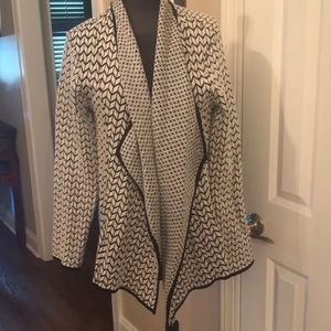 Cardigan- geometric ruffle